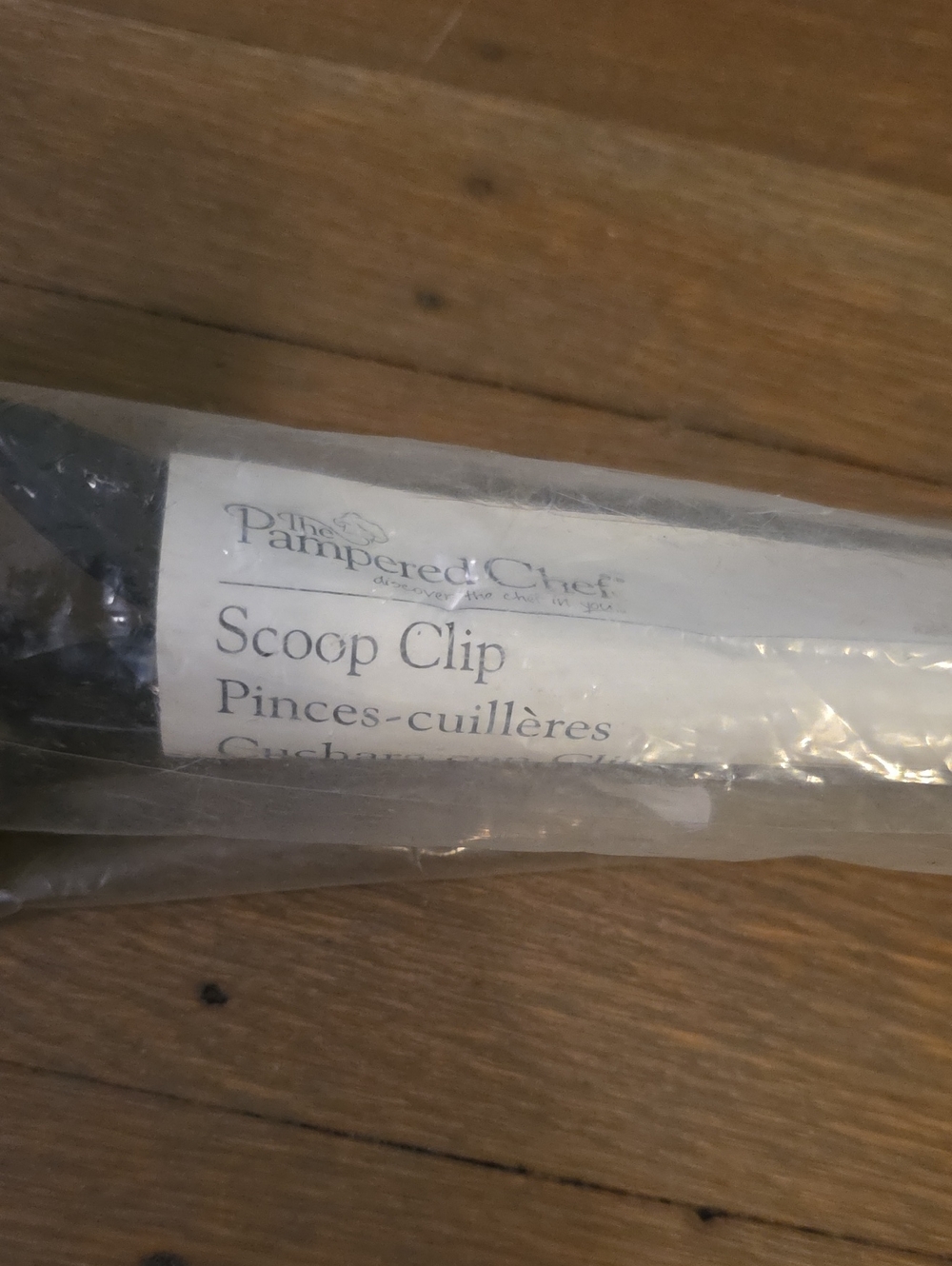 The Pampered Chef Black Scoop Clip Kitchen Tool #2555. NEW